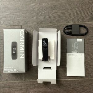 Garmin Vivosmart 5 Fitness Activity Tracker Black Large - opened but never used